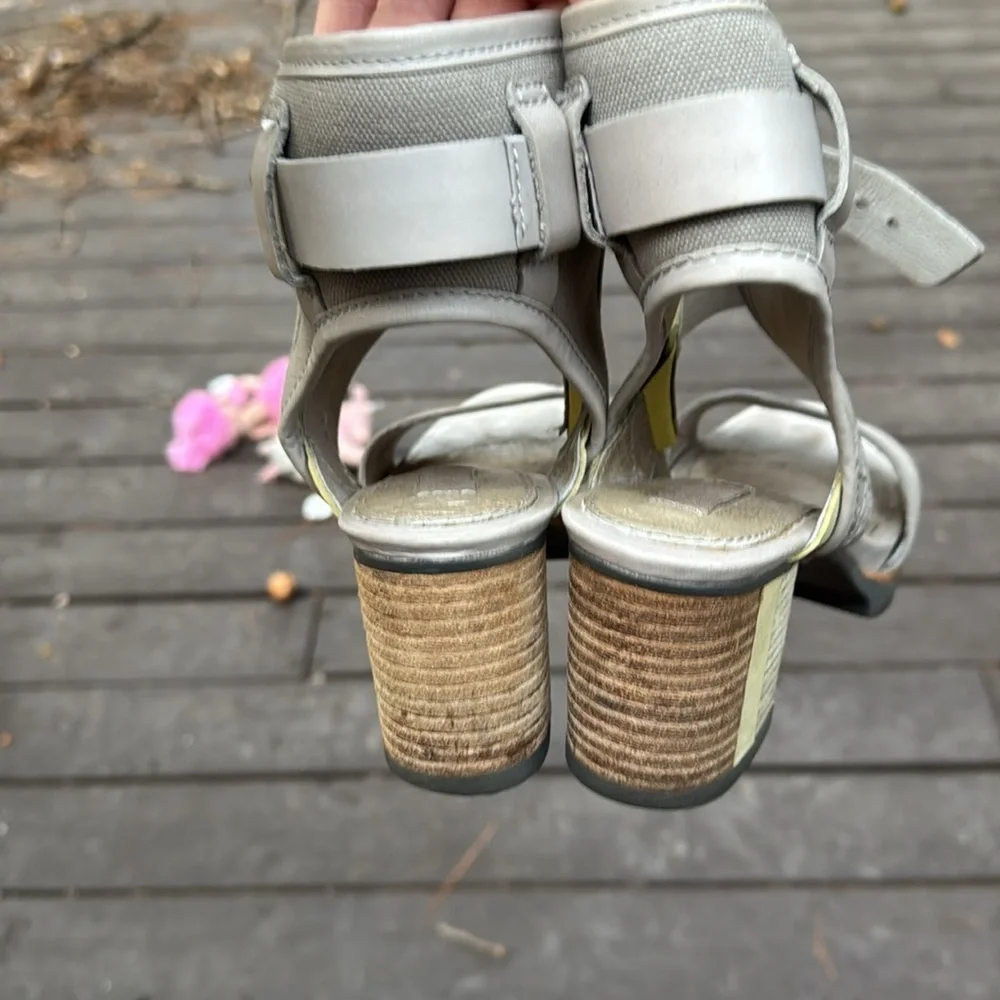 Sorel Addington Cuff Gray and Yellow Women's Sandals size 6